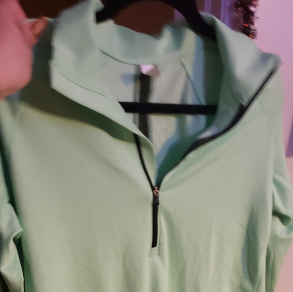 Under Armor pull over - Picture 1 of 3